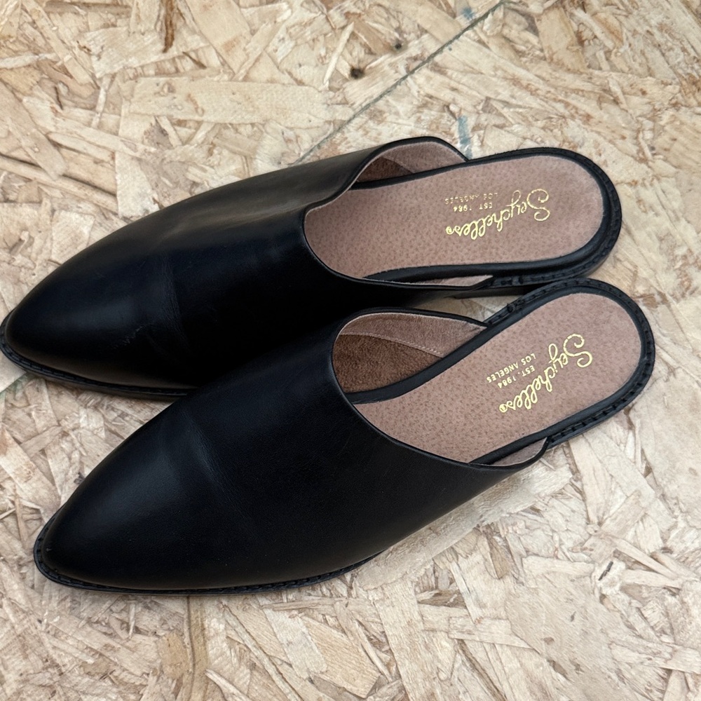 NWOT Seychelles Black Slip-On Mules